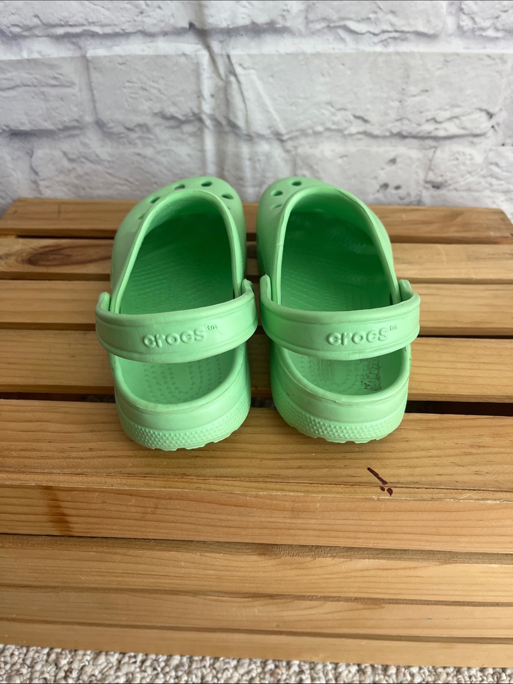 Crocs unisex adult light green classic clog shoes size 7 women’s 5 men’s - Picture 3 of 7